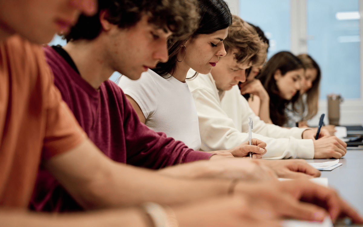 Aula de academia de oposiciones con formación